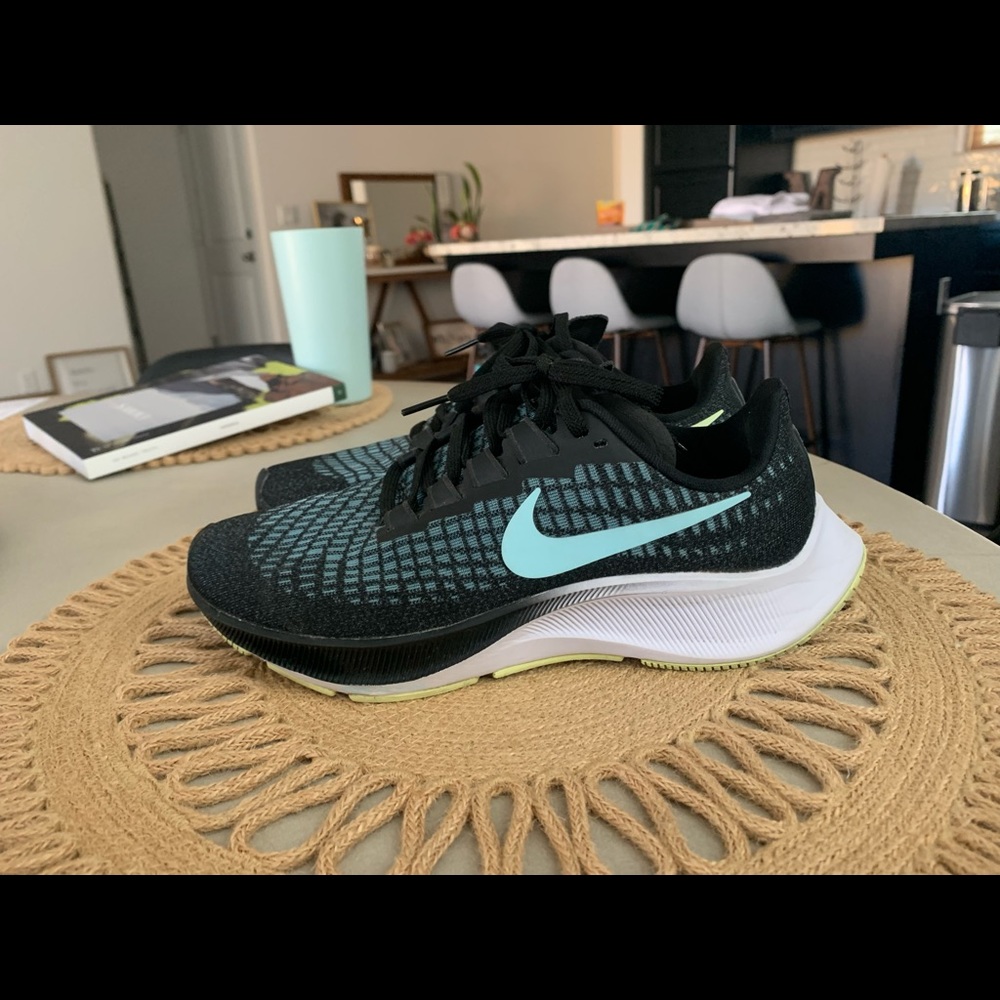 Gently Used Nike Pegasus Womens Size 6